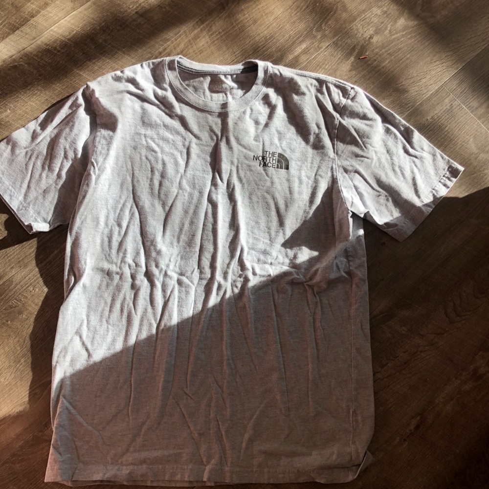 Simple gray North Face T